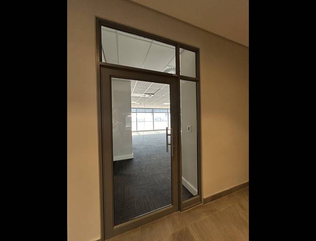 114M² BUILDING TO LET IN FORESHORE